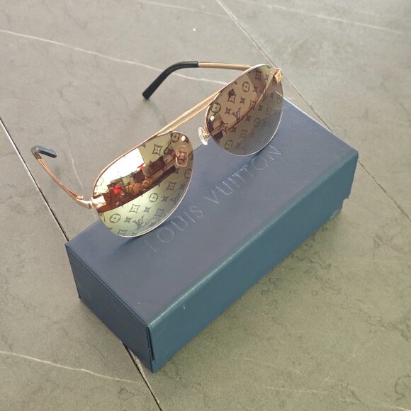 Elegant LV Gold Tone Aviators, Brown Monogram Pattern - Picture 1 of 5